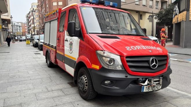 Siete vehículos quemados tras el ataque nocturno a un taller mecánico de Ponferrada (León)