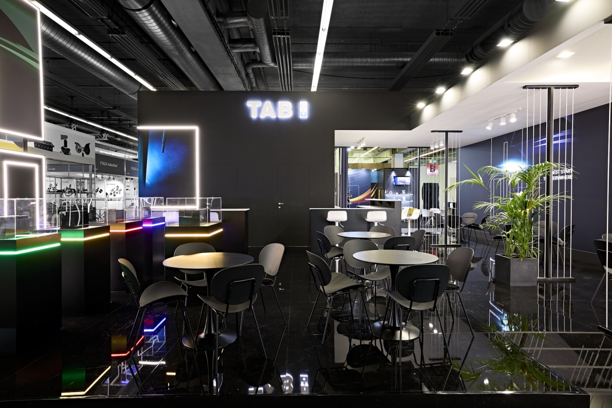Imagen interior del nuevo stand de TAB Batteries en la feria alemana.