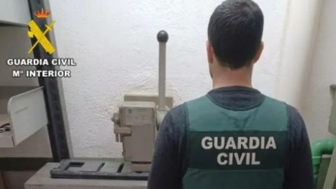 La Guardia Civil localiza en la provincia de Valladolid un taller que troquelaba matrículas falsas de vehículos robados