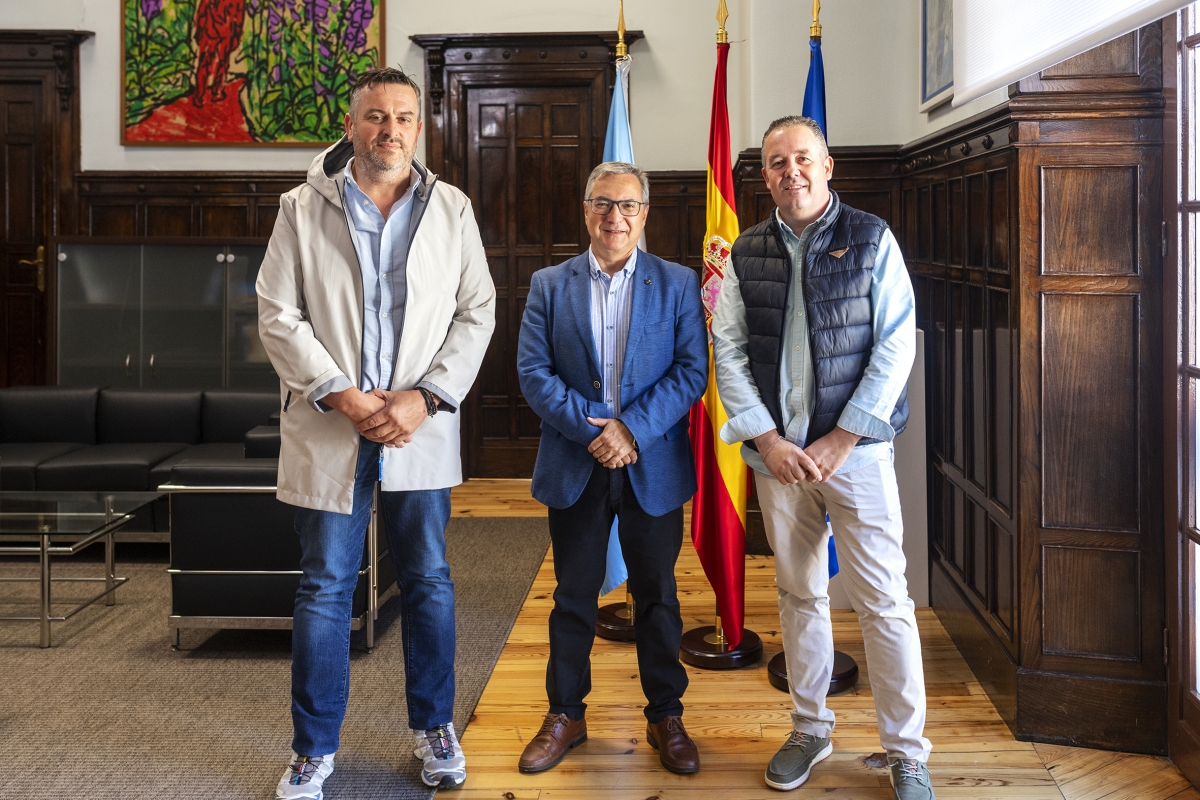 El presidente Luis Menor acogió en el Palacio Provincial a una comitiva de Atave, encabezada por su presidente, Ricardo Borrajo.