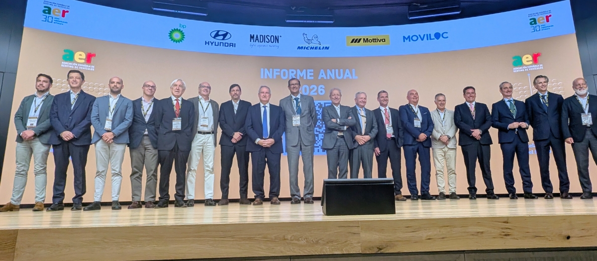 Junta Directiva de AER con el MInistro Jordi Hereu al final del evento de AER.