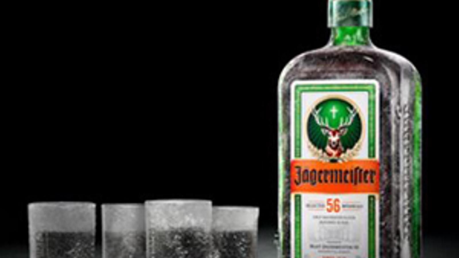 Jägermeister se renueva: cambia su botella y su etiqueta