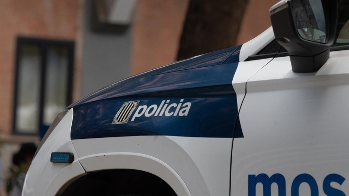 Los Mossos detienen a un hombre 'in fraganti' mientras robaba la carga de un camión en un polígono de Barcelona