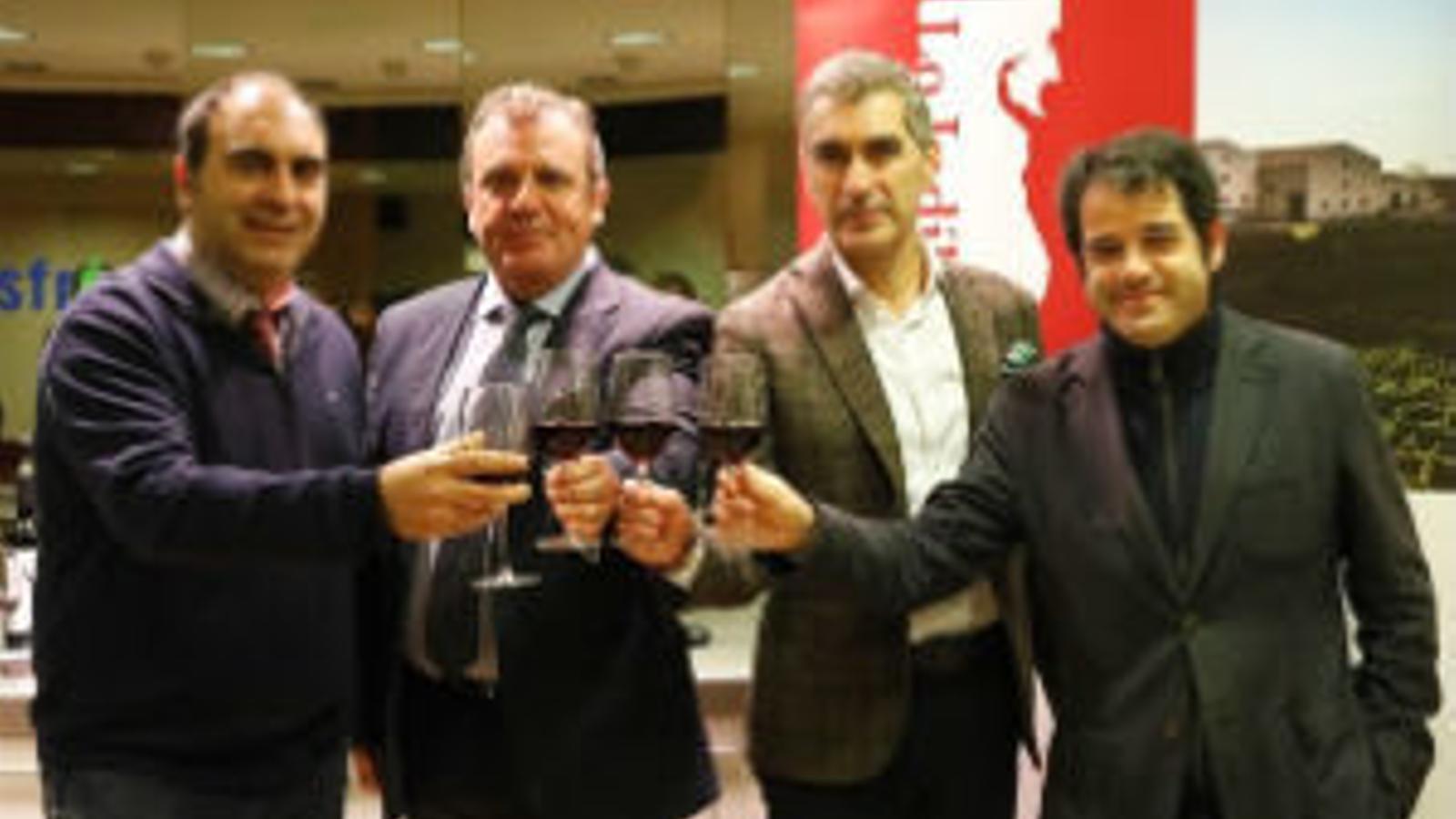 Responsables de Plusfresc y Bodegas Clos Pons presentan Lo Indíbil - 