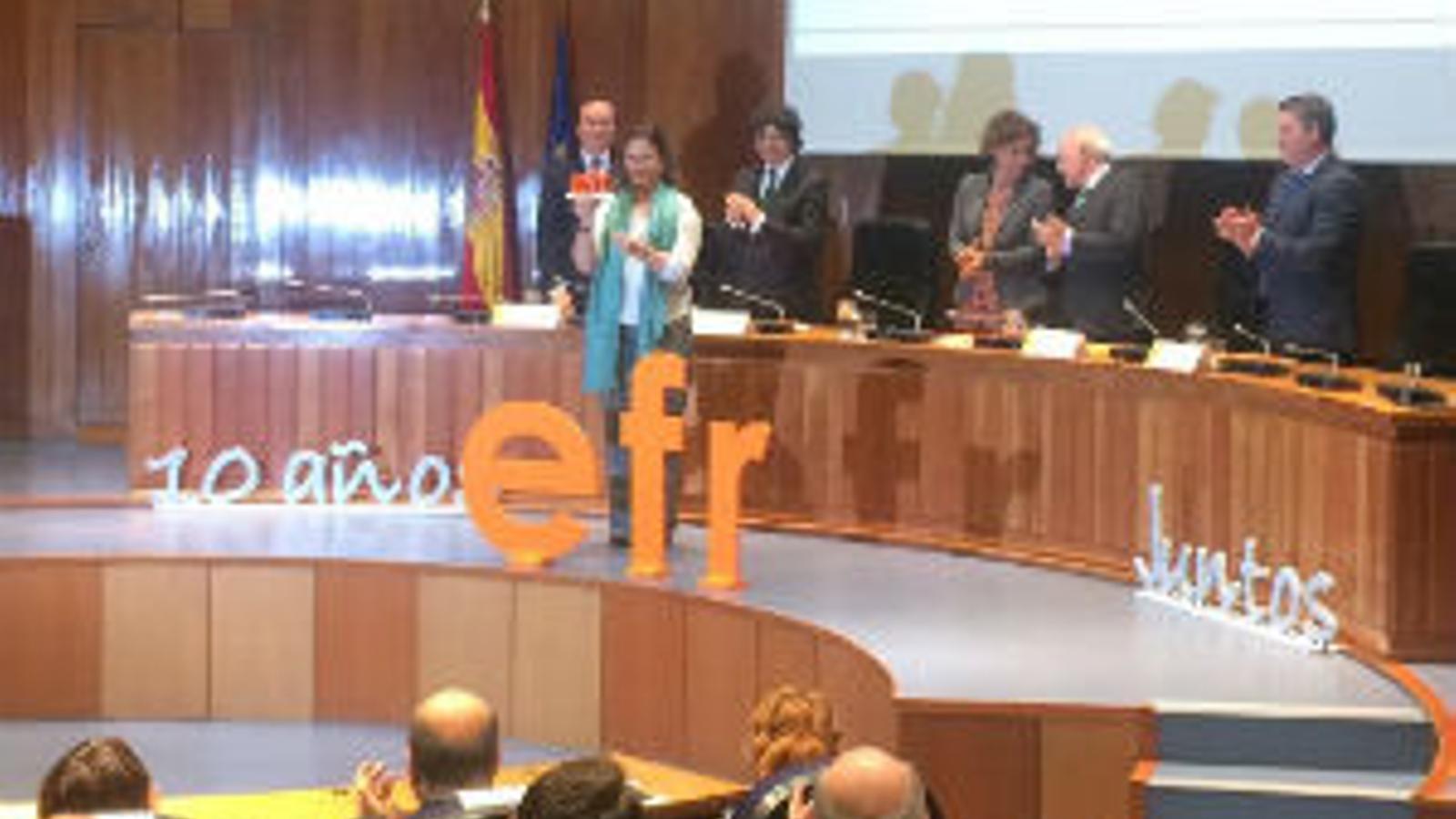Sonia Pascual recibe el Certificado efr - 
