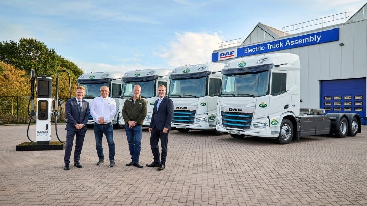 DAF entrega cuatro camiones eléctricos XD al gigante lácteo danés Arla Foods 