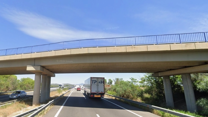 Muere un camionero de 46 años al caer su vehículo desde un puente en Castellón