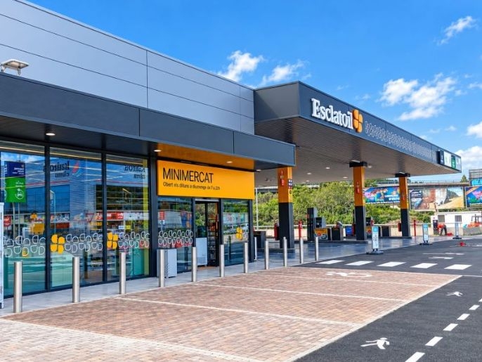 Bonpreu abre una gasolinera EsclatOil y un minimercado en Pallejà (Barcelona)