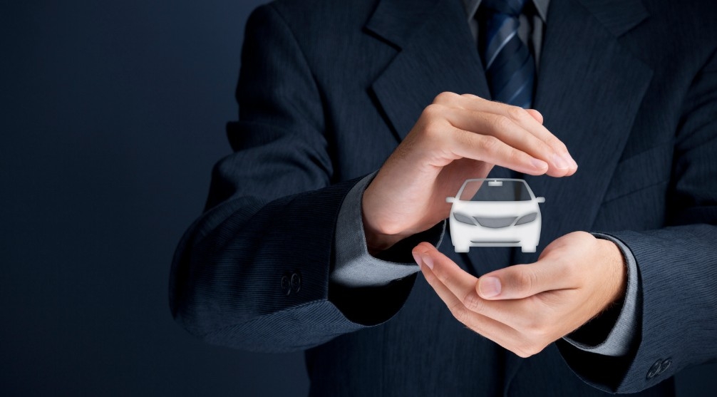 La prima del seguro de coche continua en mayo por debajo de los 400 euros (390), un 5,3% más baja que hace un año