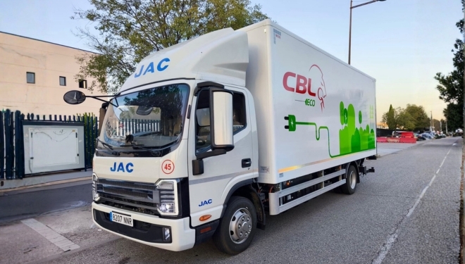 JAC y Quantron España entregan su primera unidad eléctrica a la empresa logística CBL