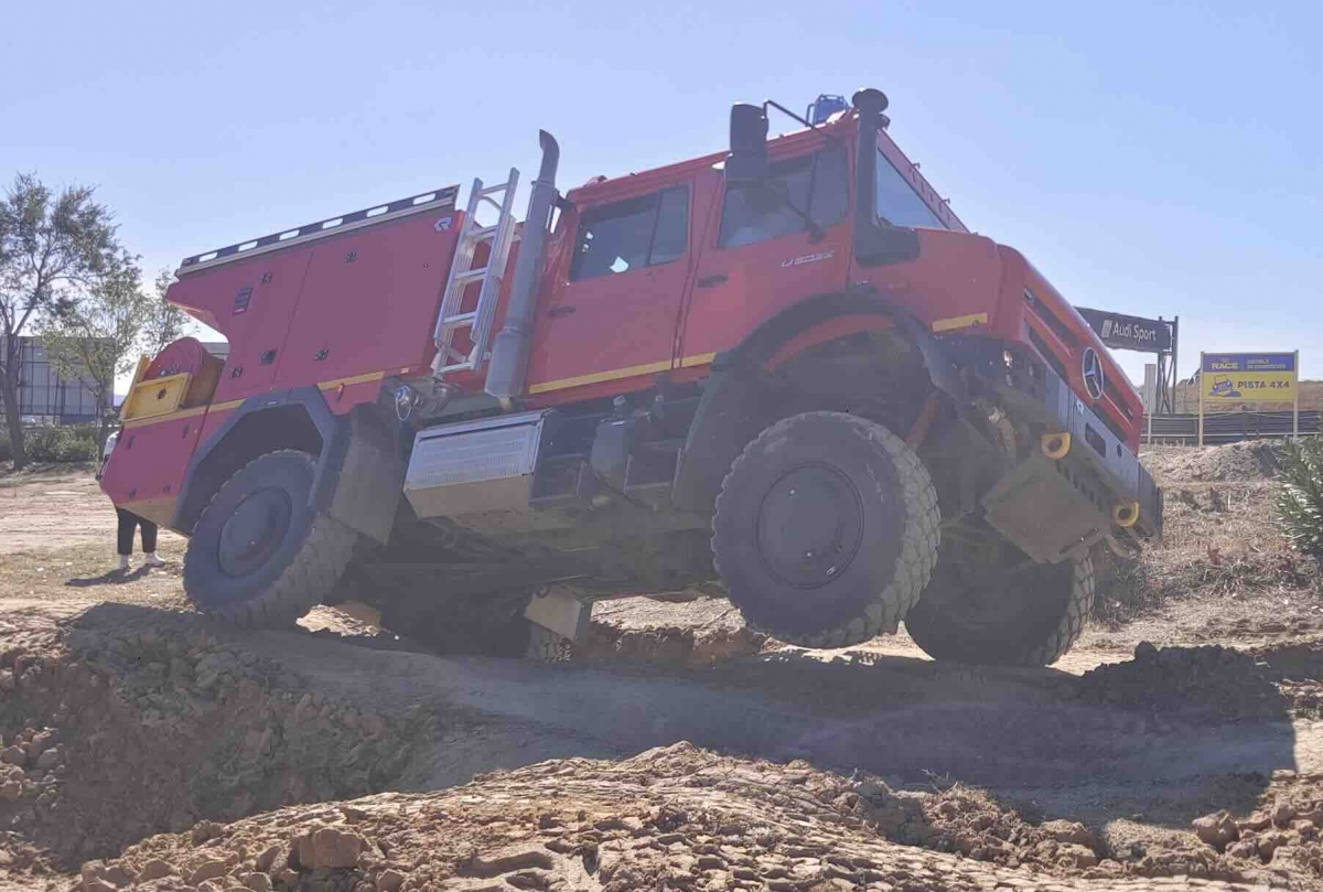 Espectacular el recorrido de la suspensión del Unimog. Imparable en conducción off-road