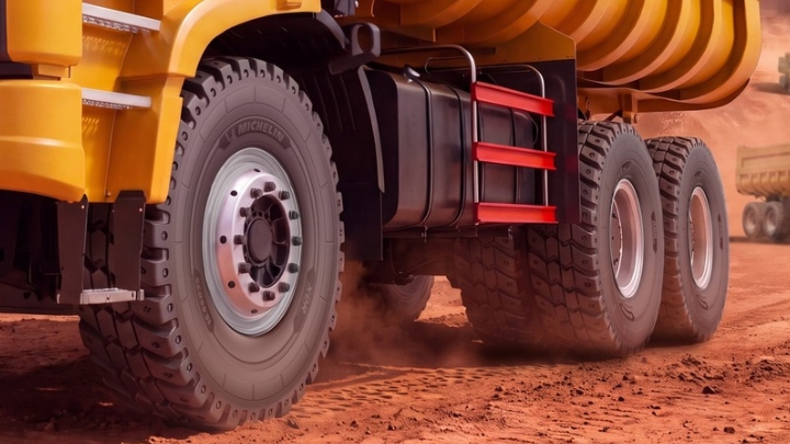 Michelin presenta su primer neumático específico para dumpers de gran anchura