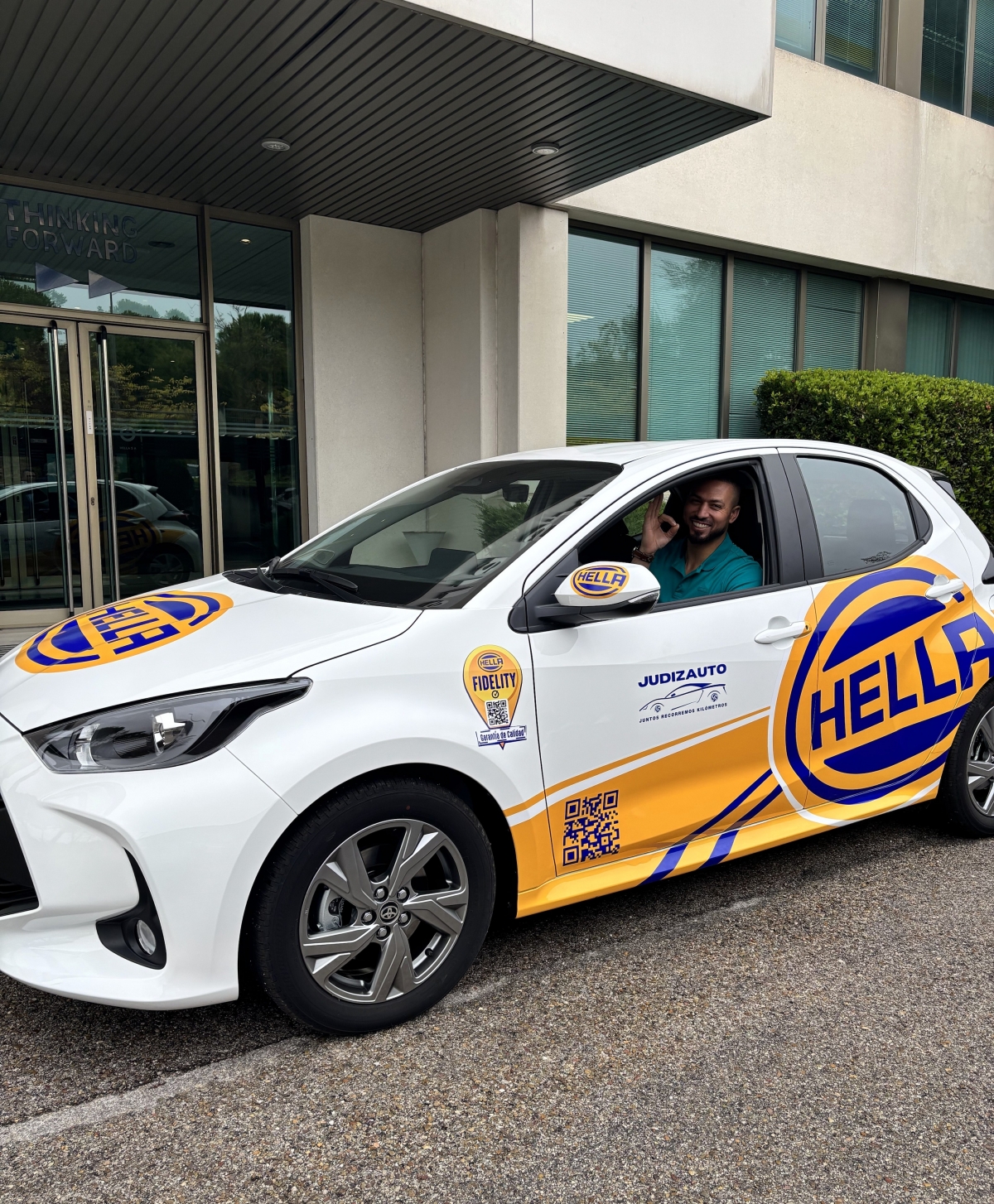 Hella Fidelity premia a Judizauto con un Toyota Yaris Hybrid tras una campaña que ha recorrido 800 talleres