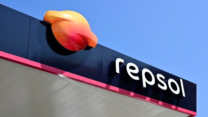 Repsol amplía hasta el 30 de noviembre sus descuentos, de al menos diez céntimos por litro para profesionales