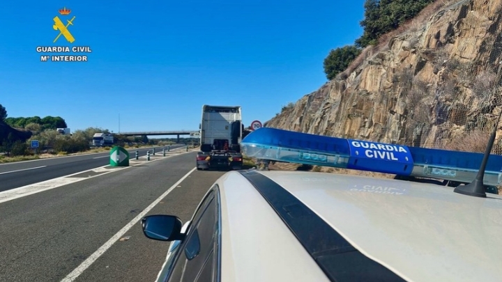 Un camionero se lleva el vehículo de su empresa al ser despedido: la Guardia Civil recupera el camión poco más tarde