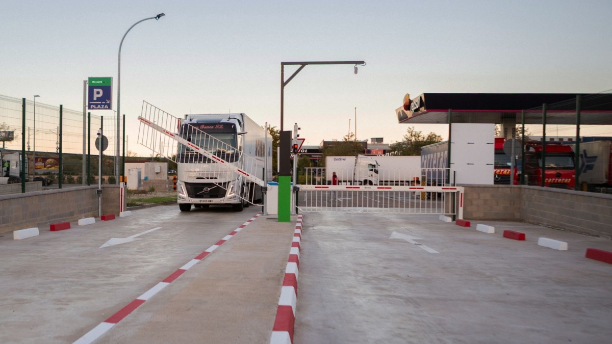 mowiz Truck y Repsol inauguran un aparcamiento seguro para 45 camiones en Zaragoza