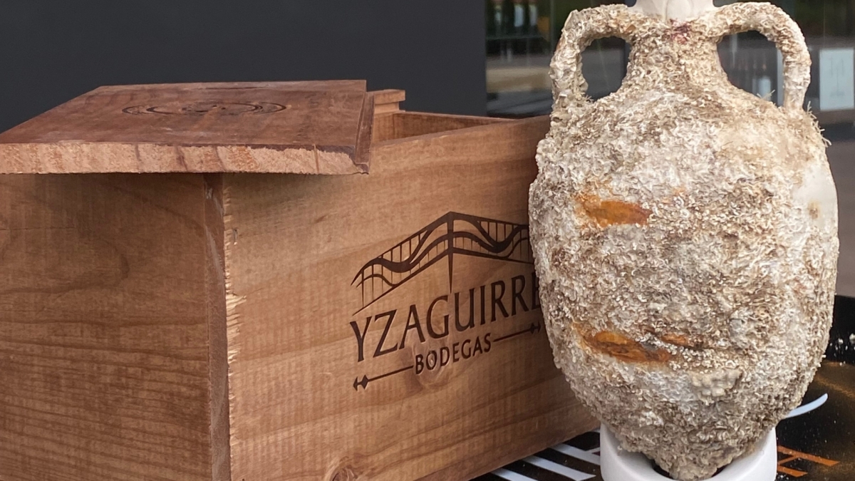 Llega el primer vermouth con crianza submarina en ánforas del Mediterráneo