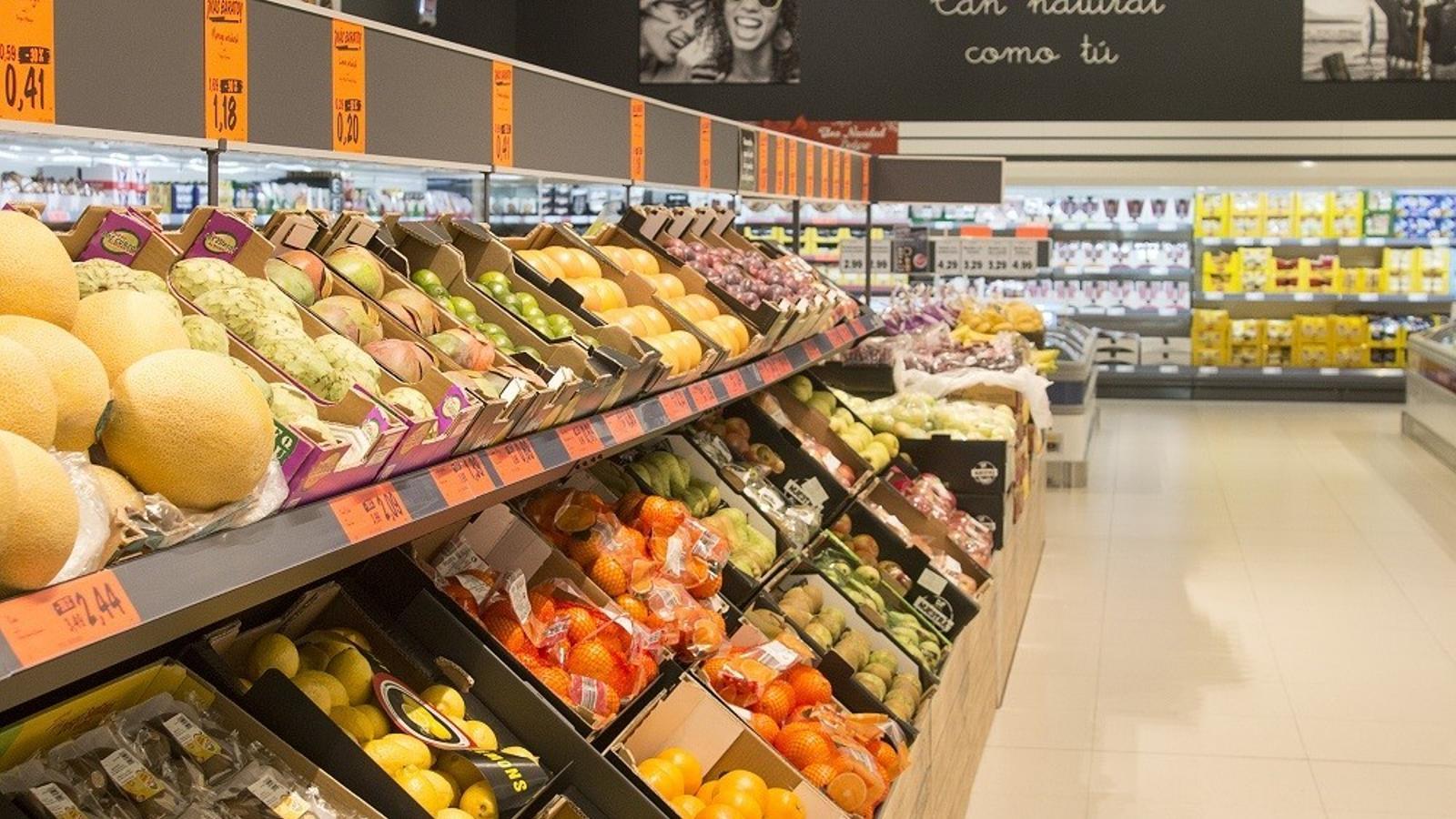 Sección de frutas y verduras en un supermercado Lidl - Lidl