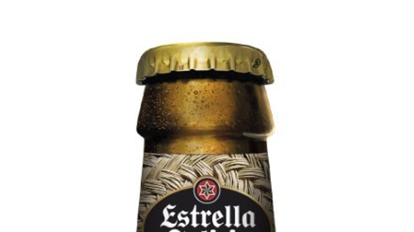 Estrella Galicia se 'viste' con esparto en Baleares