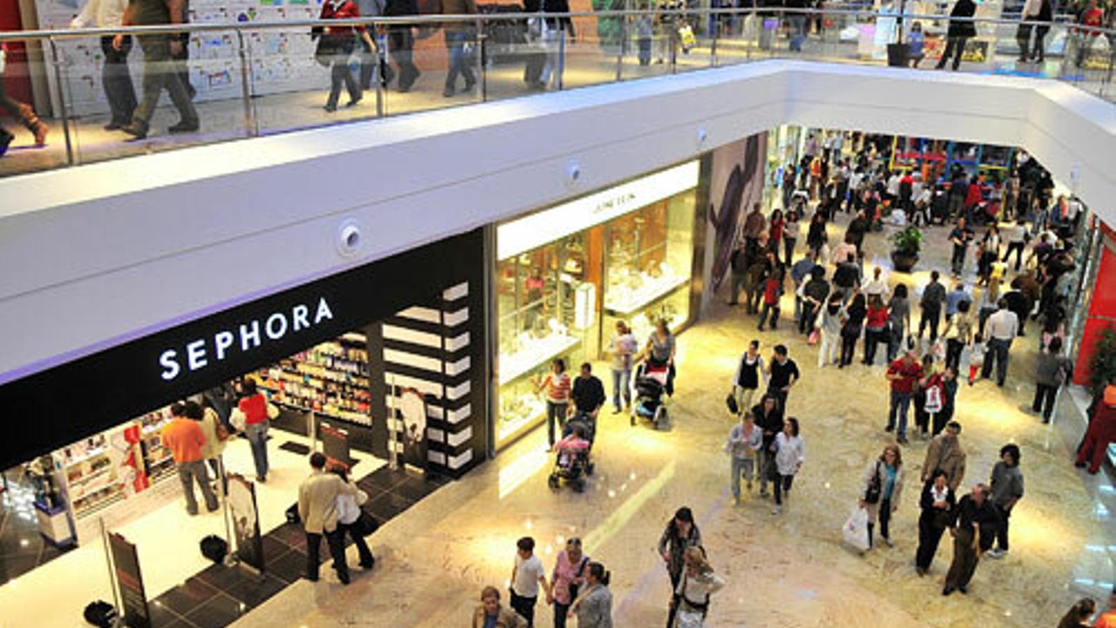 Caen las visitas a los centros comerciales en marzo