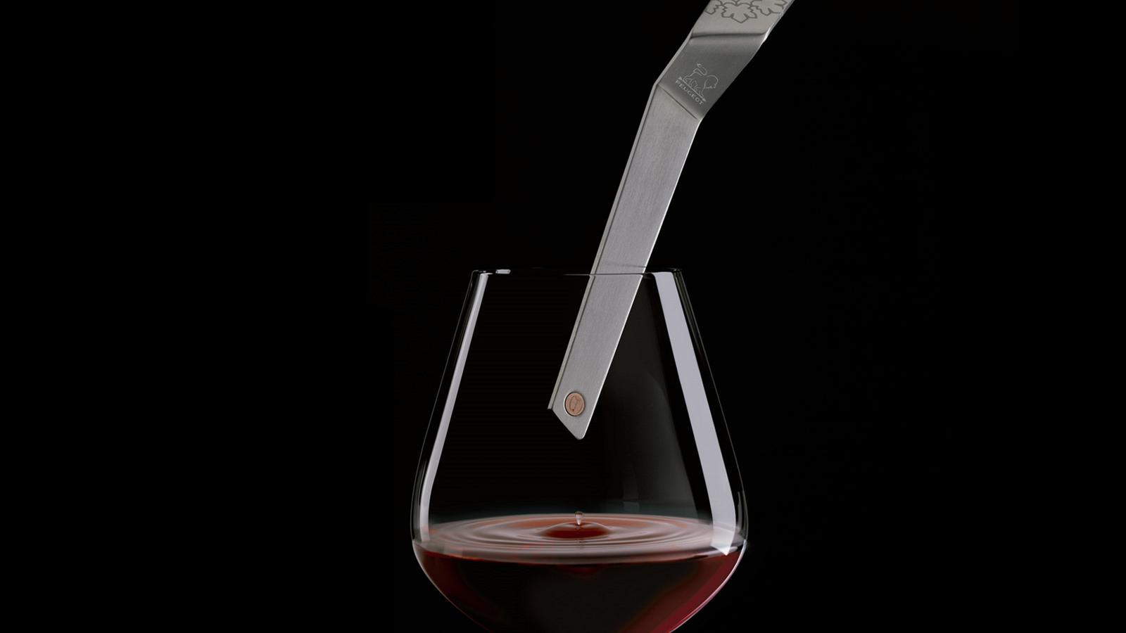 La llave que 'envejece' el vino en unos segundos