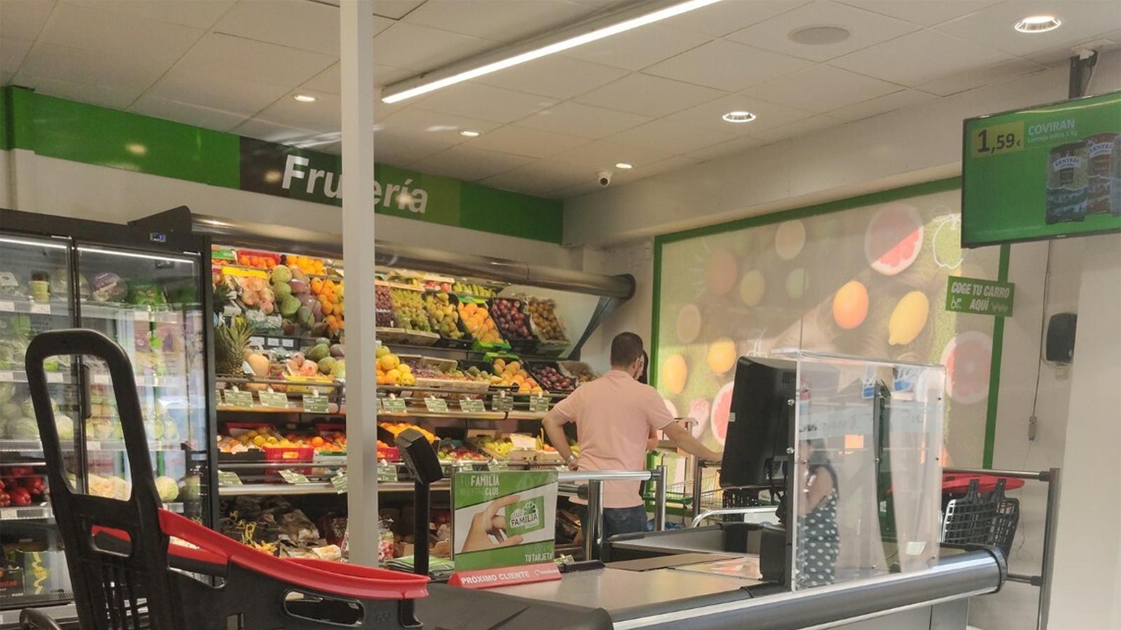 Interior del nuevo supermercado Covirán en Armilla (Granada) - Covirán