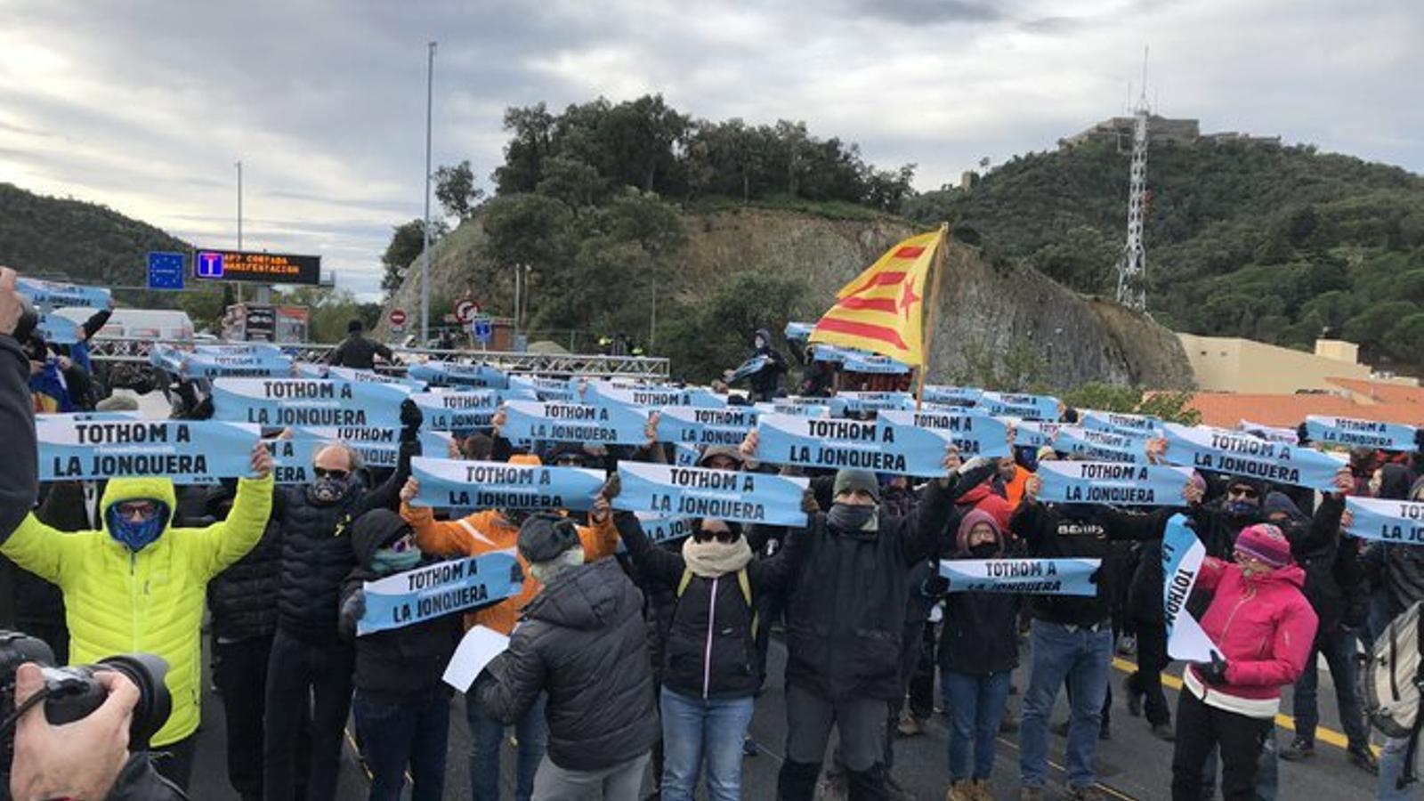 El gran consumo denuncia el bloqueo independentista en la frontera con Francia - 