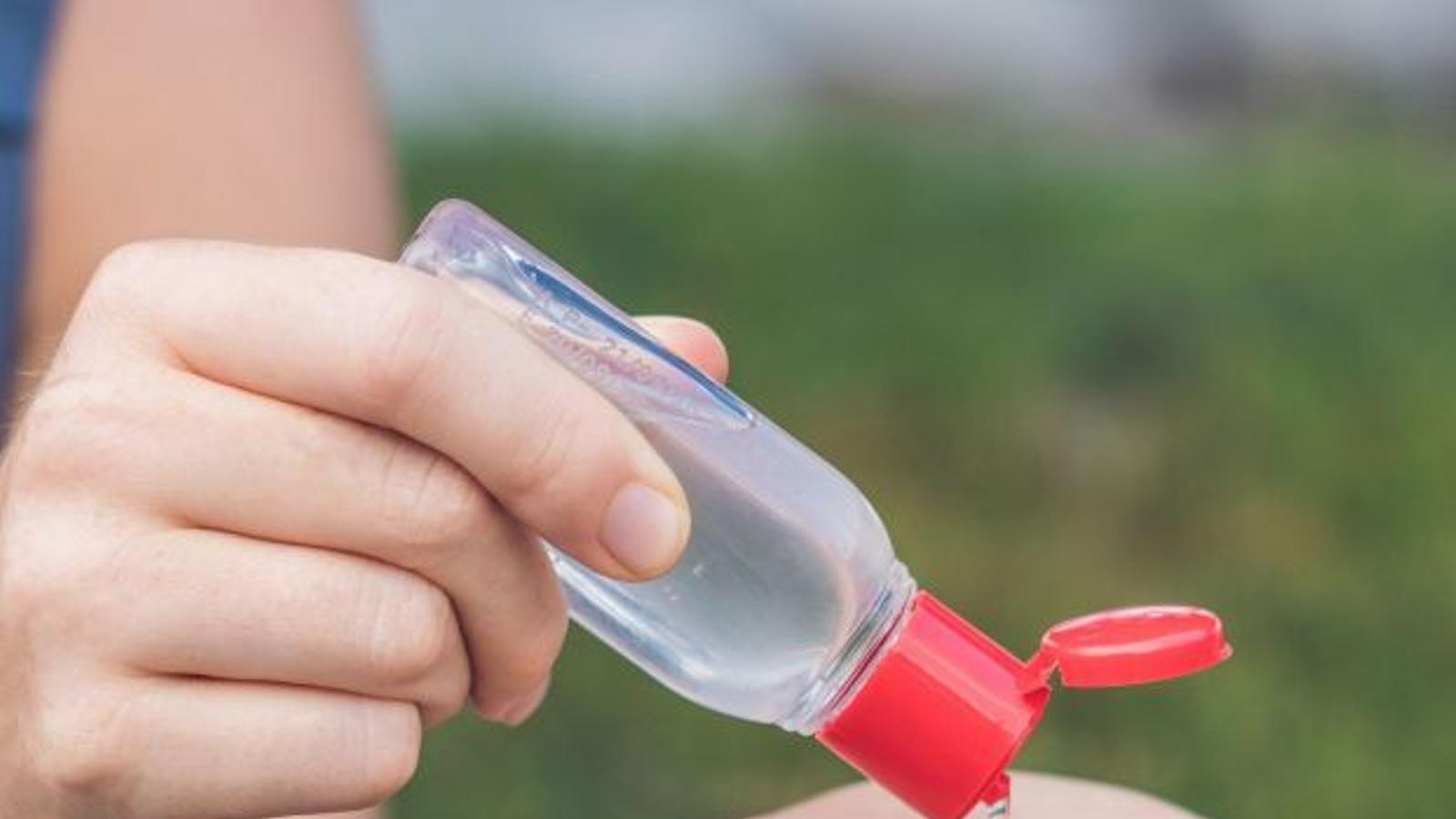 Gel hidroalcóholico de manos - Archivo