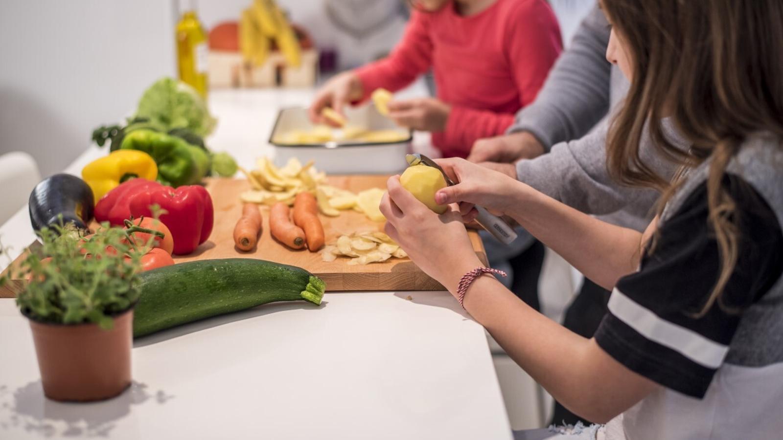Los adolescentes mejoran sus hábitos alimentarios durante el confinamiento