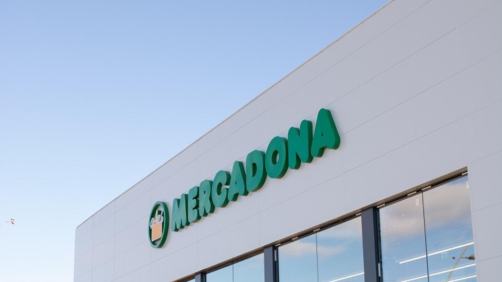 Mercadona recupera el horario de verano y abrirá los domingos en zonas costeras