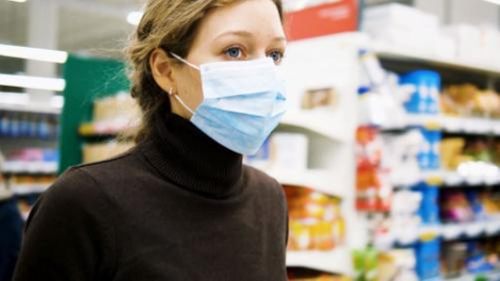 Las mascarillas desechables se usan tres veces más de lo aconsejable, según la OCU