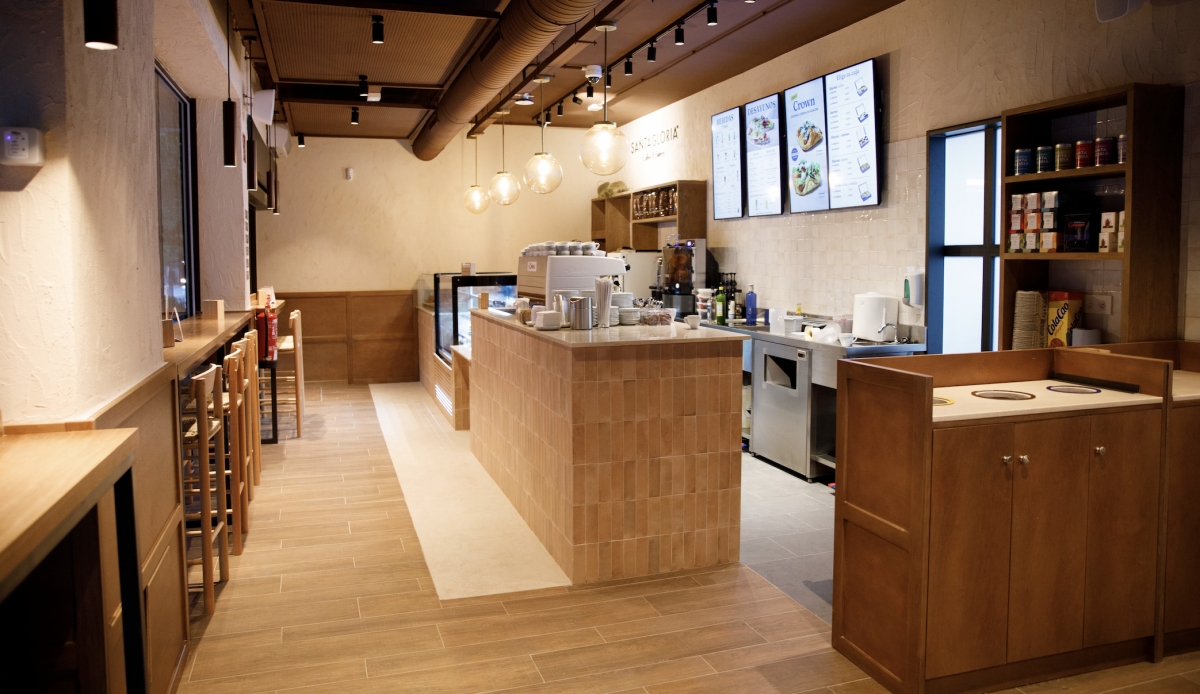 Santagloria inaugura su primera cafetería franquiciada junto a Ilunion en Granada
