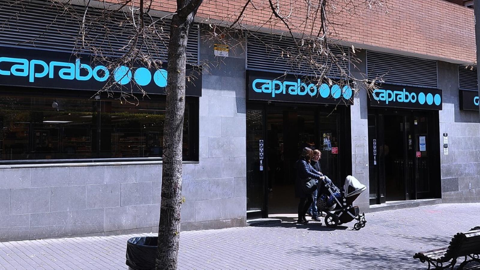 Fachada de un supermercado Caprabo - Caprabo