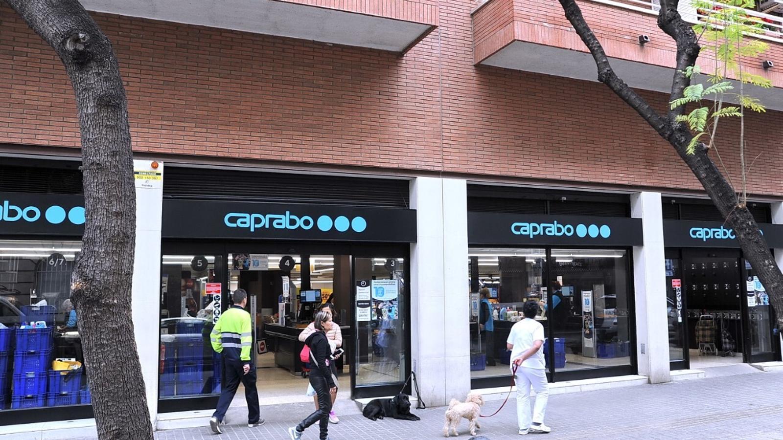 Fachada de un supermercado Caprabo - Caprabo