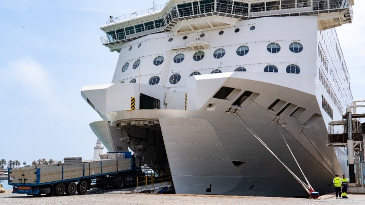 Transportes otorga 11,8 millones a 32 operadores por subir sus camiones a barcos en 11 rutas