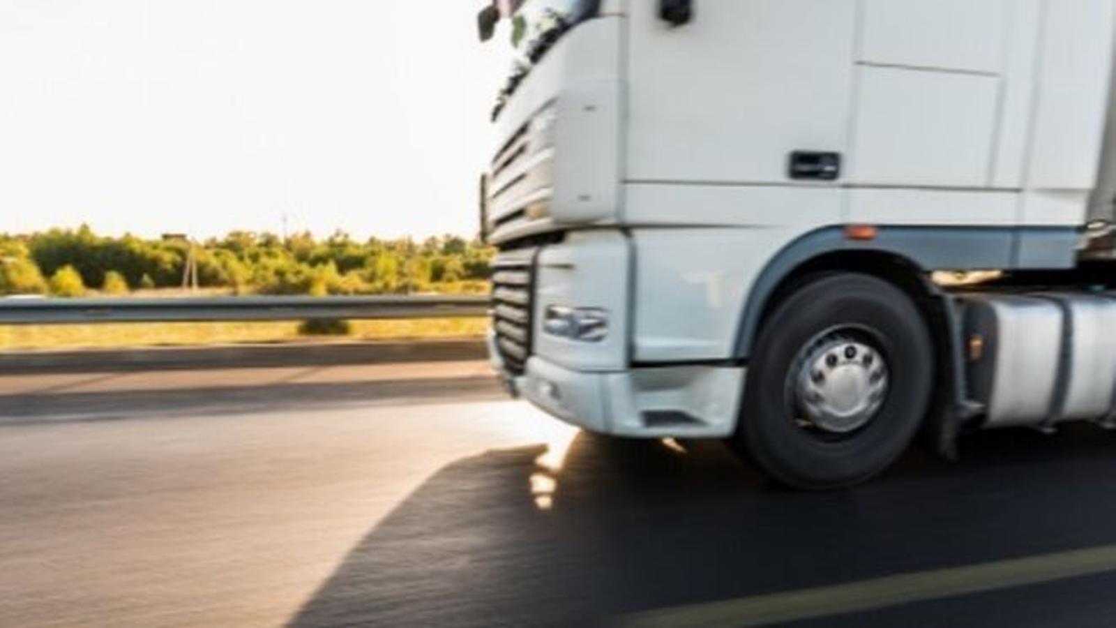 Los transportistas ven indigno el silencio de los cargadores ante la imposición de los peajes - 