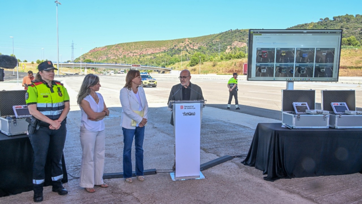 Cataluña estrena un sistema inteligente que lee el tacógrafo y detecta infracciones de camiones en movimiento