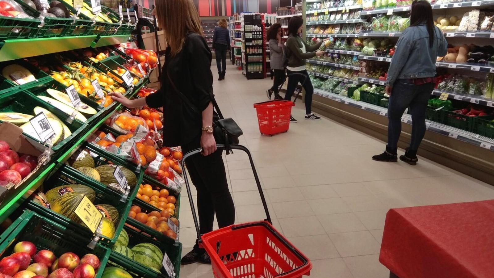 Las ventas de gran consumo vuelven a crecer tras el acopio del confinamiento