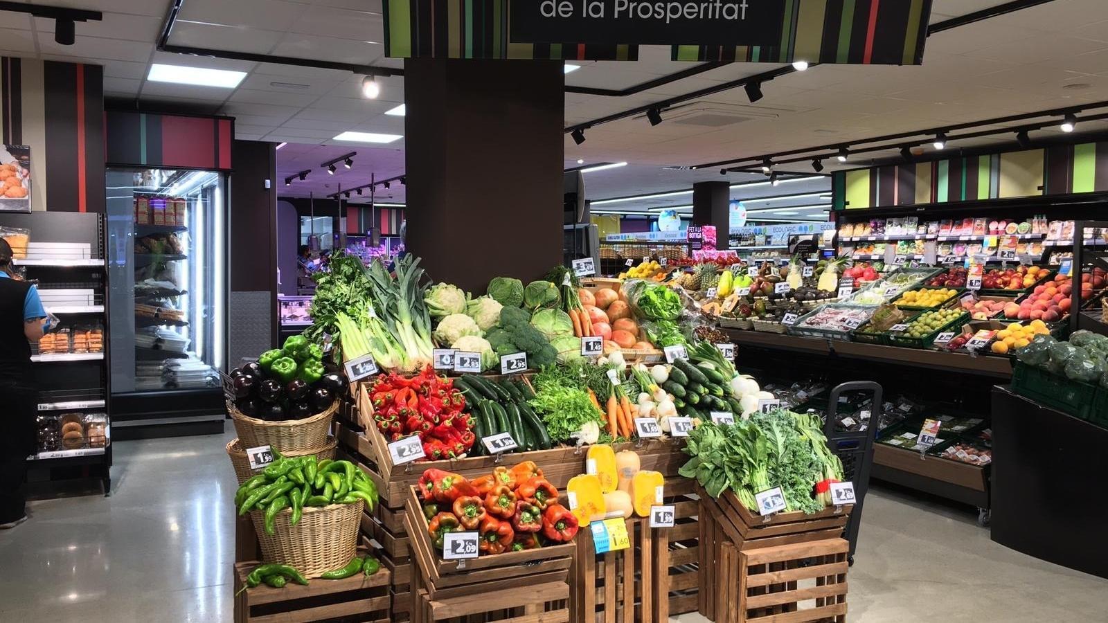 Caprabo crece en Barcelona con un nuevo supermercado