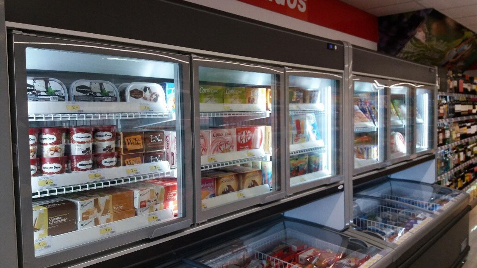 Productos congelados en un supermercado - Covirán
