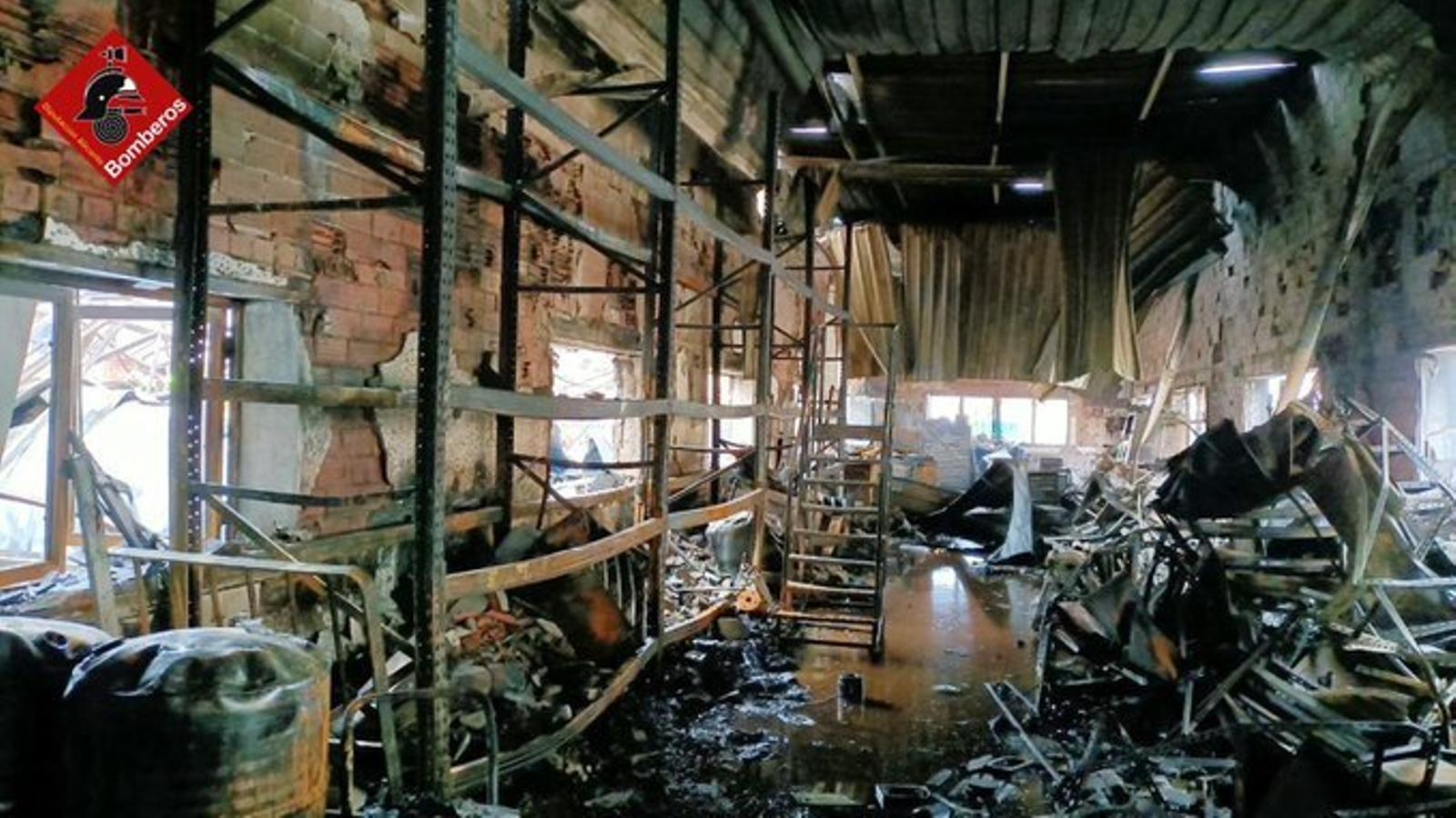 Incendio en la fábrica de turrones de La Jijonenca