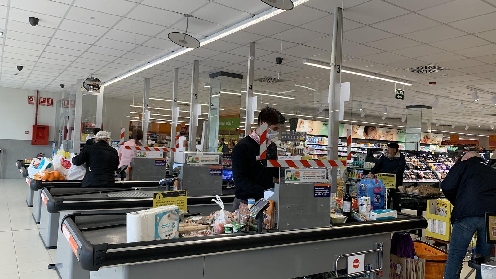 Consum contratará a 30 personas con discapacidad en los próximos tres años