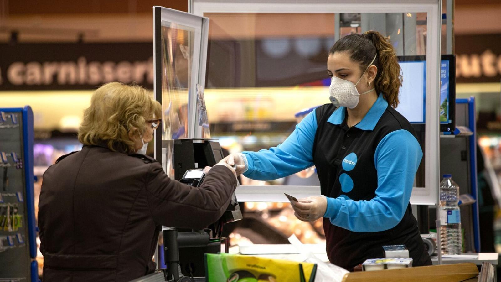 Restricciones por coronavirus: ¿se puede ir al súper después del toque de queda?