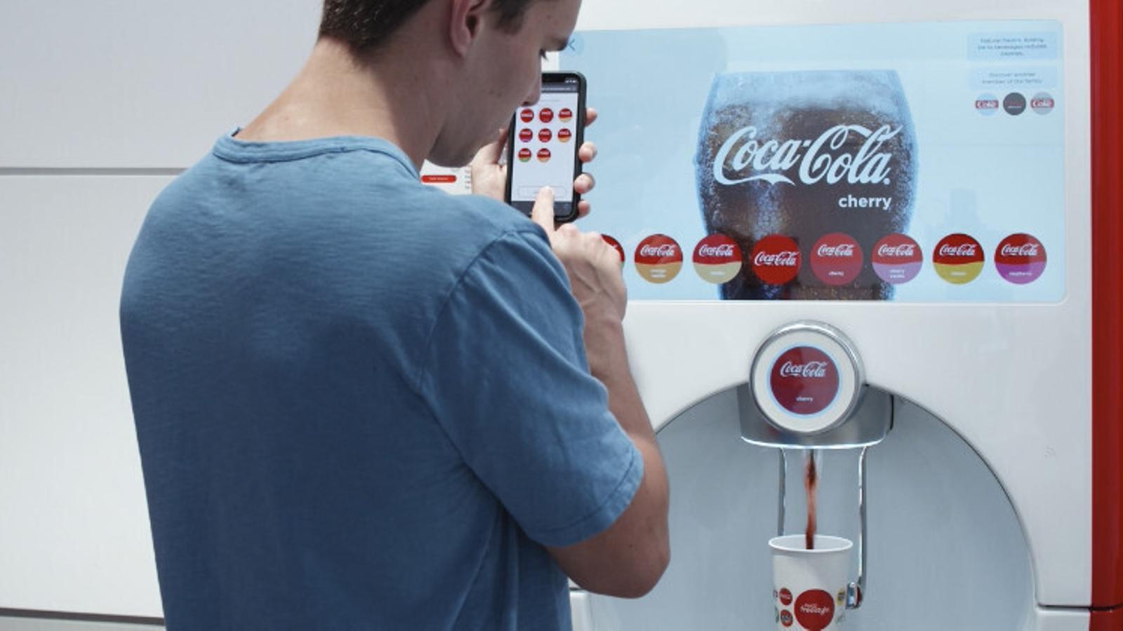 Pedir Coca-Cola desde el móvil: tecnología contactless contra los contagios