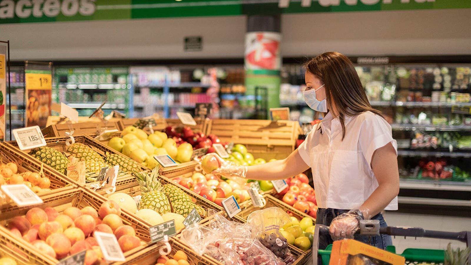 Los consumidores van menos veces a la compra: se han perdido 390 M de cestas en 7 años - Archivo