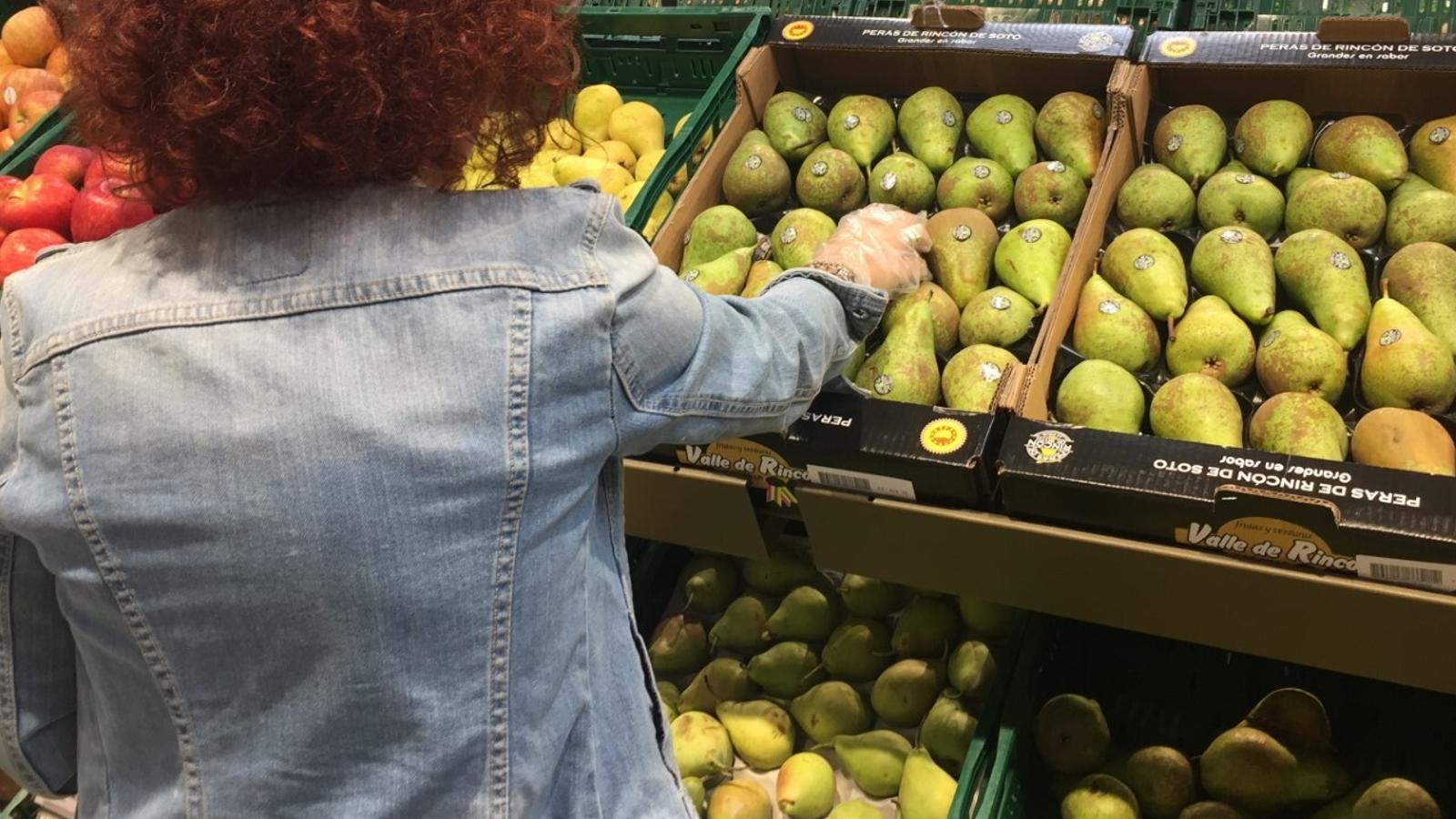 El precio de la luz dispara la cesta de la compra - Archivo