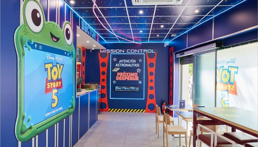 Papa Johns Pizza Planet transforma el punto de venta en experiencia de marca