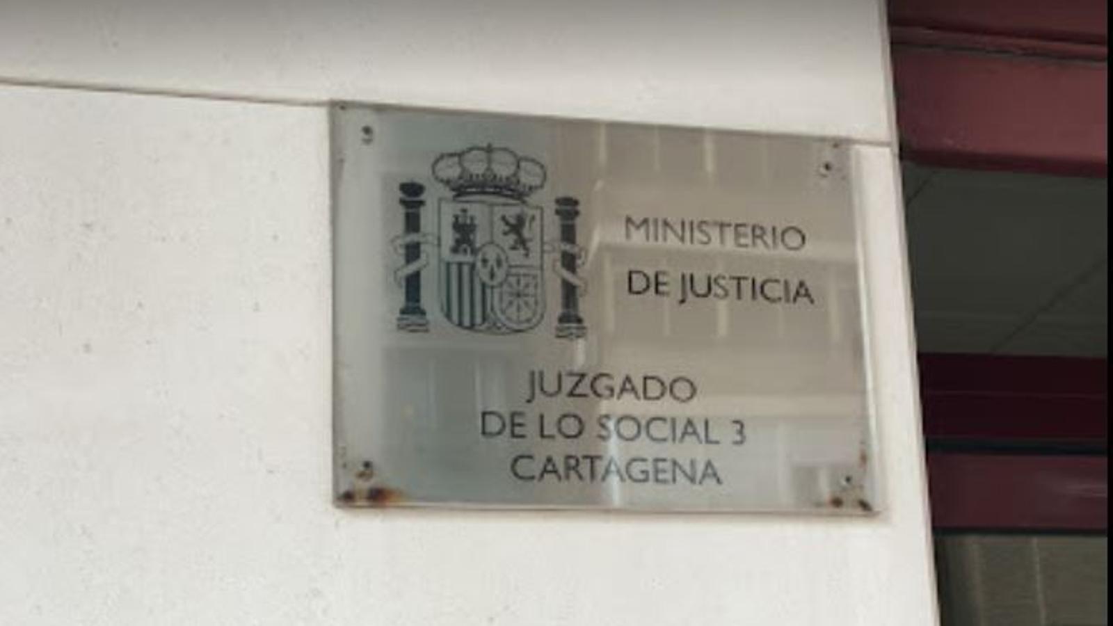 Anulan el despido del trabajador de un supermercado al no probar que tratara mal a los clientes - 