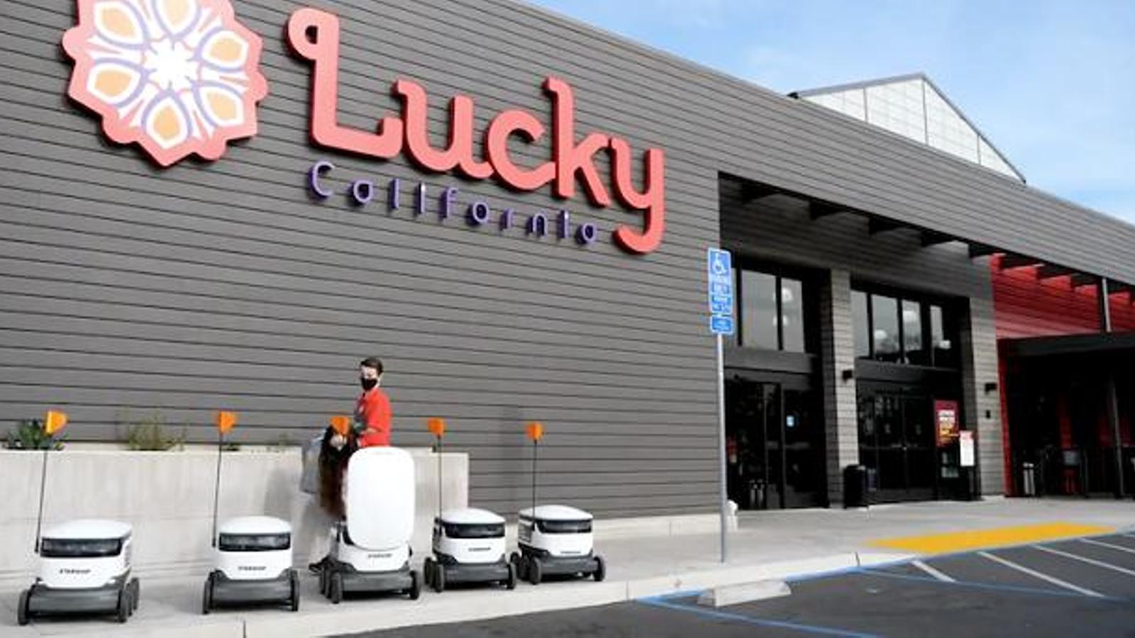 Los robots que te llevan a casa la compra del supermercado