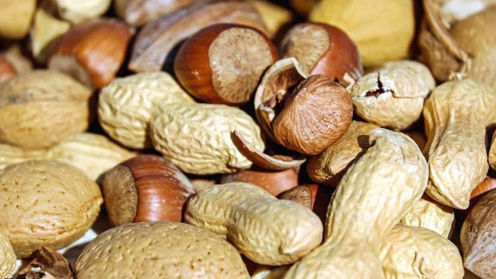 AESAN advierte a los alérgicos a los cacahuetes de la presencia de estos en once marcas de chocolate